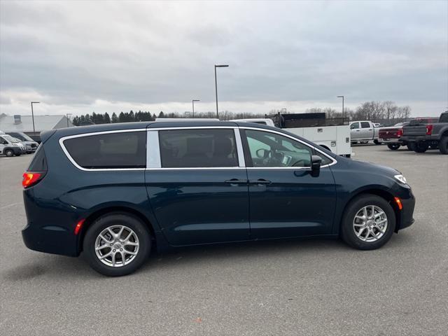 2025 Chrysler Pacifica PACIFICA SELECT