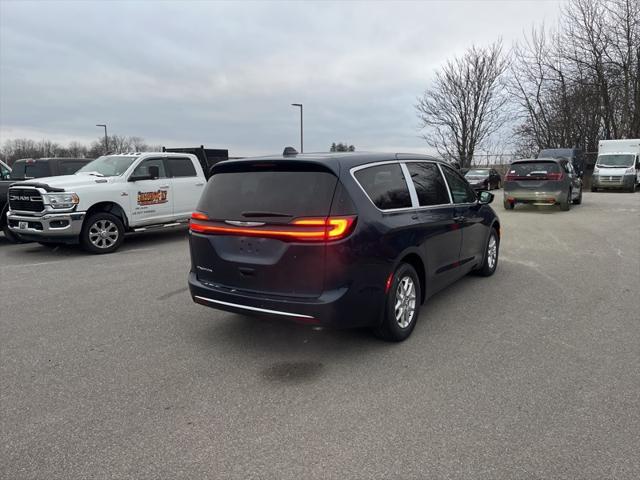 2025 Chrysler Pacifica PACIFICA SELECT