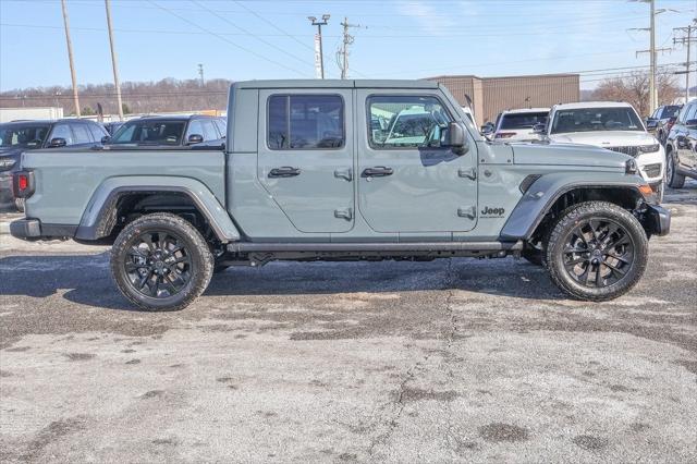 2025 Jeep Gladiator GLADIATOR NIGHTHAWK 4X4