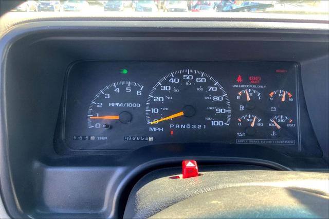 1999 GMC Suburban SL