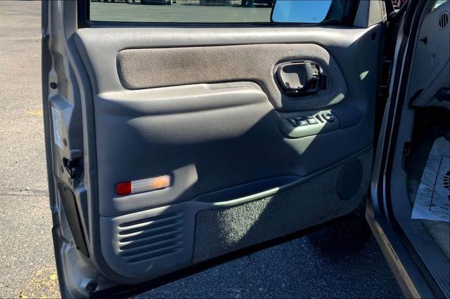 1999 GMC Suburban SL