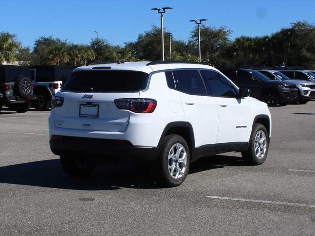 2025 Jeep Compass COMPASS LATITUDE 4X4