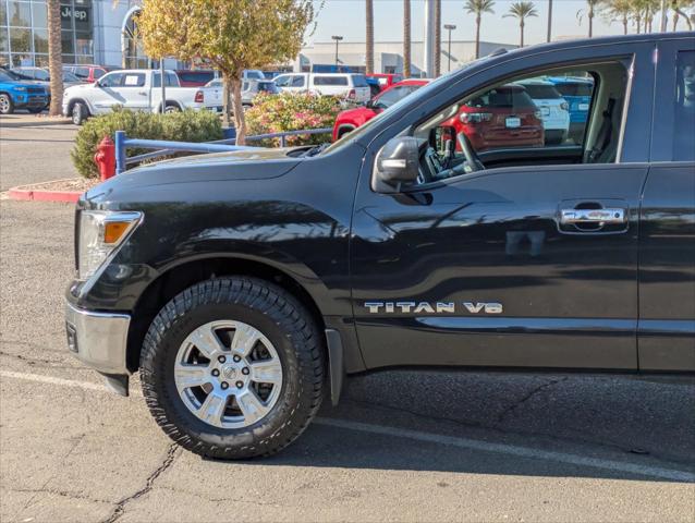 2019 Nissan TITAN SV