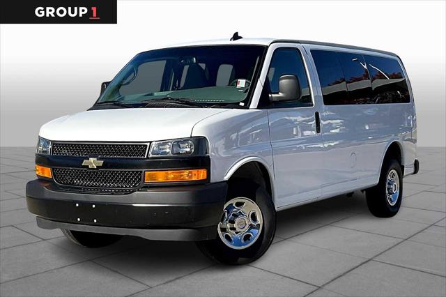 2023 Chevrolet Express Passenger RWD 3500 Regular Wheelbase LS