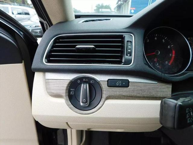 2016 Volkswagen Passat 1.8T SE