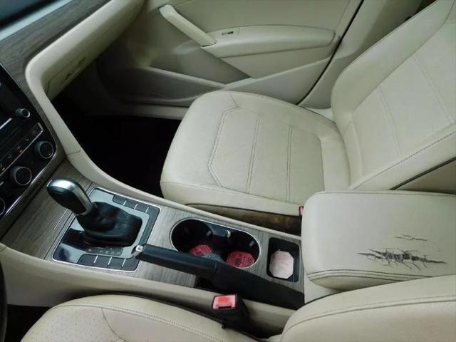 2016 Volkswagen Passat 1.8T SE