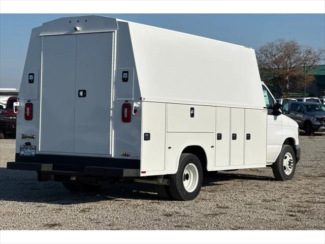 2025 Ford E-350 Cutaway E-Series Cutaway