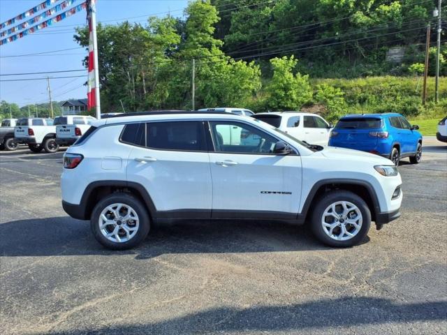 2025 Jeep Compass COMPASS LATITUDE 4X4