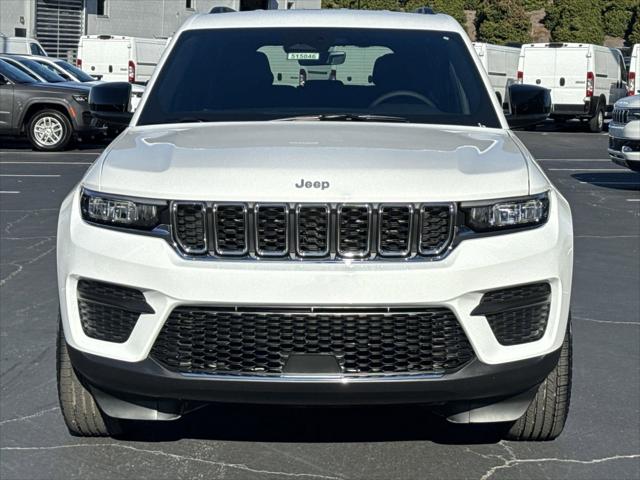 2025 Jeep Grand Cherokee GRAND CHEROKEE LAREDO 4X4