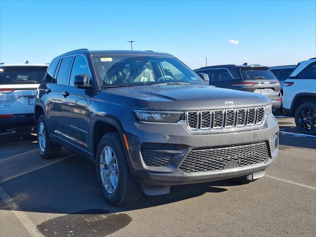 2025 Jeep Grand Cherokee GRAND CHEROKEE LAREDO X 4X4