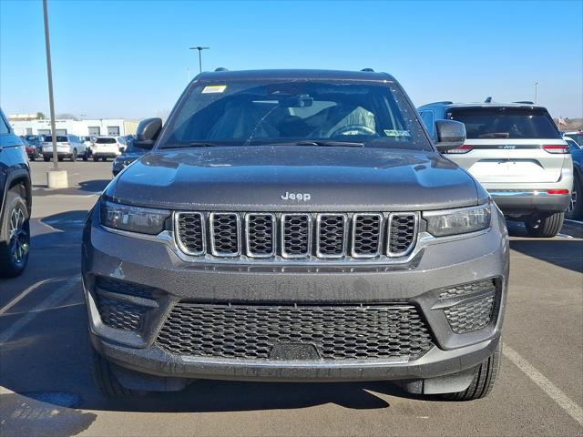 2025 Jeep Grand Cherokee GRAND CHEROKEE LAREDO X 4X4