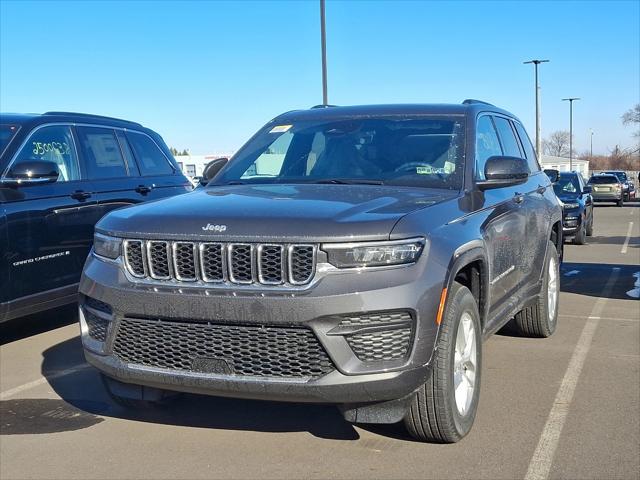 2025 Jeep Grand Cherokee GRAND CHEROKEE LAREDO X 4X4