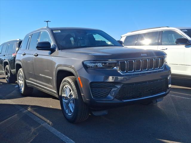 2025 Jeep Grand Cherokee GRAND CHEROKEE LAREDO X 4X4