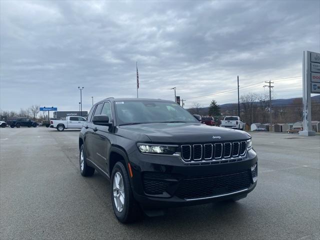 2025 Jeep Grand Cherokee GRAND CHEROKEE LAREDO X 4X4