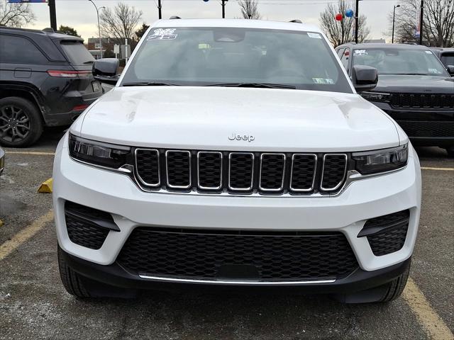 2025 Jeep Grand Cherokee GRAND CHEROKEE LAREDO X 4X4