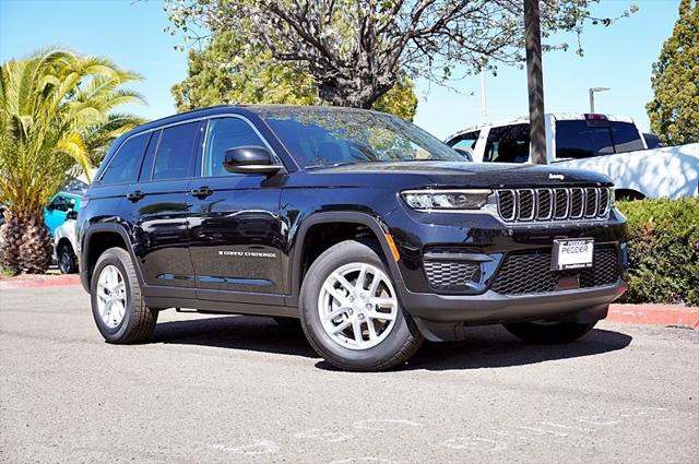 2025 Jeep Grand Cherokee GRAND CHEROKEE LAREDO X 4X4
