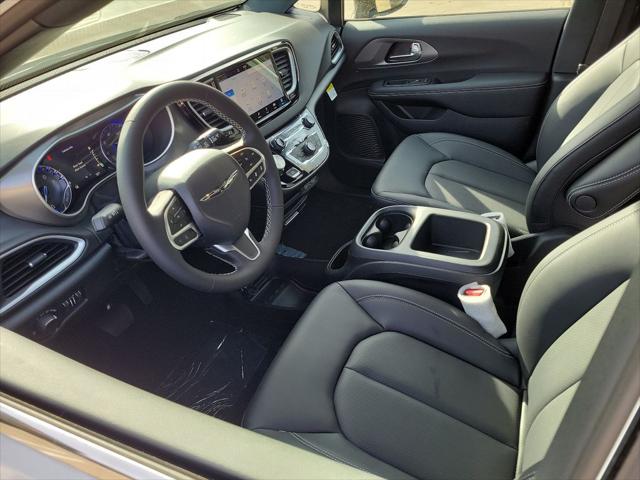 2025 Chrysler Voyager VOYAGER