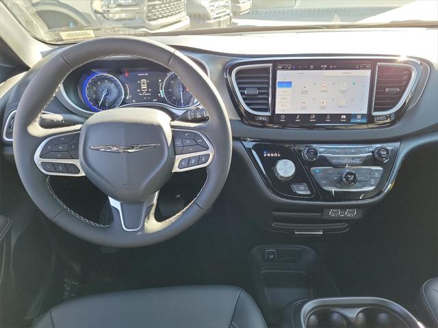 2025 Chrysler Voyager VOYAGER