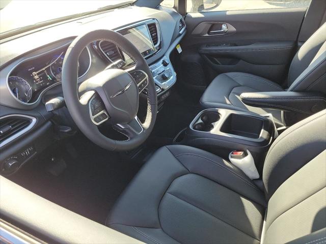 2025 Chrysler Voyager VOYAGER