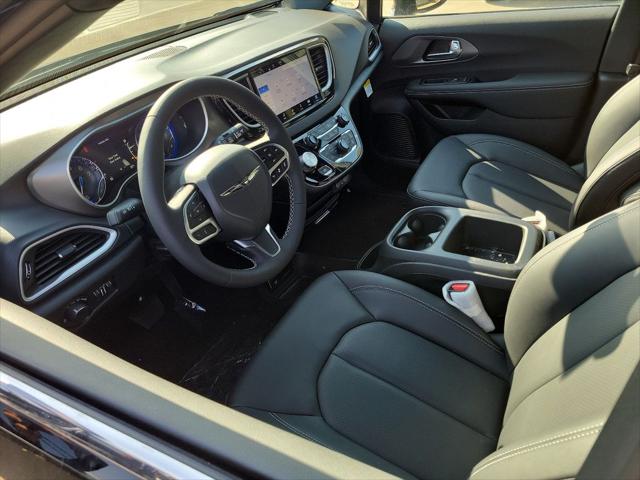2025 Chrysler Voyager VOYAGER