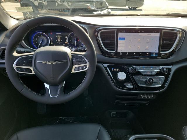 2025 Chrysler Voyager VOYAGER