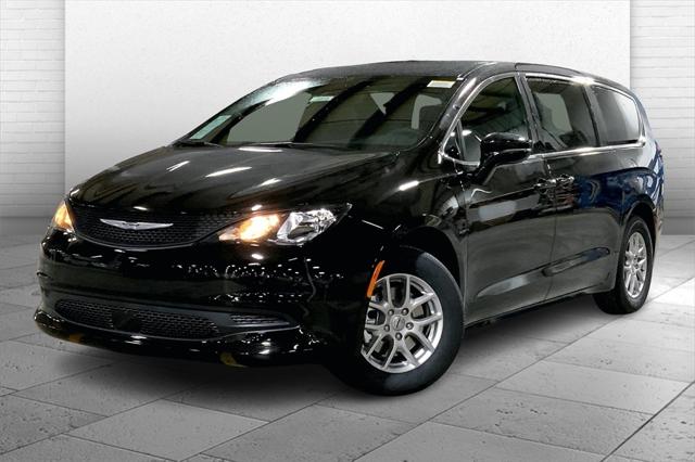 2025 Chrysler Voyager VOYAGER LX