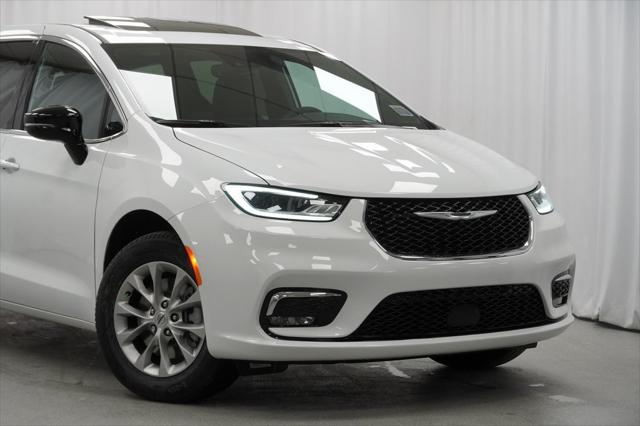 2025 Chrysler Pacifica PACIFICA SELECT AWD