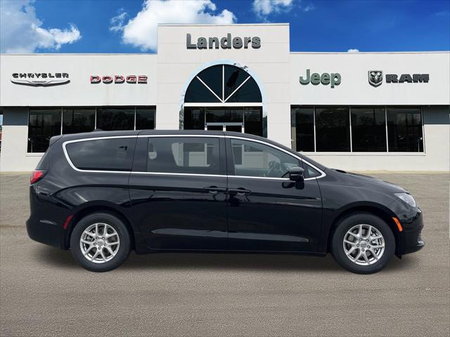 2025 Chrysler Voyager VOYAGER LX