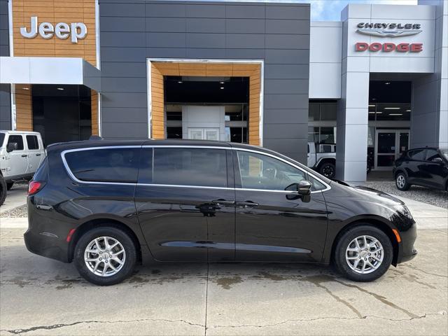 2025 Chrysler Voyager VOYAGER LX