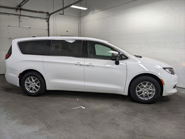 2025 Chrysler Voyager VOYAGER LX