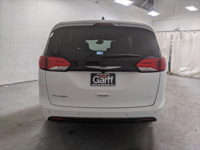 2025 Chrysler Voyager VOYAGER LX