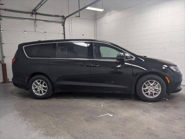 2025 Chrysler Voyager VOYAGER LX