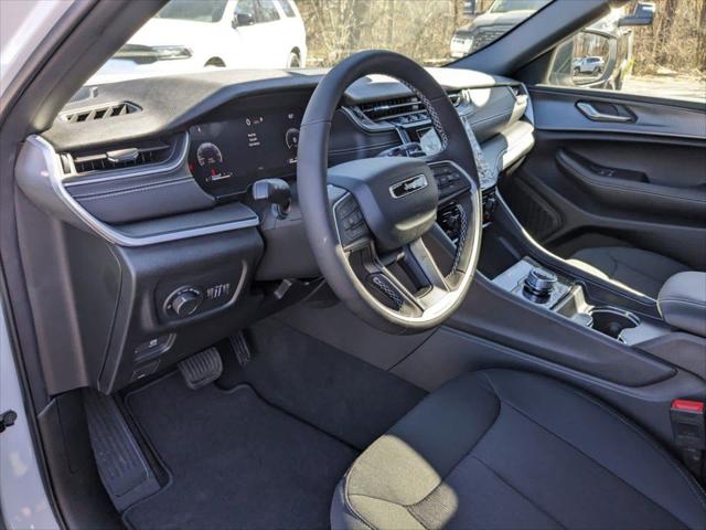 2025 Jeep Grand Cherokee GRAND CHEROKEE LAREDO X 4X4