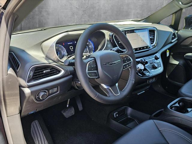 2025 Chrysler Voyager VOYAGER