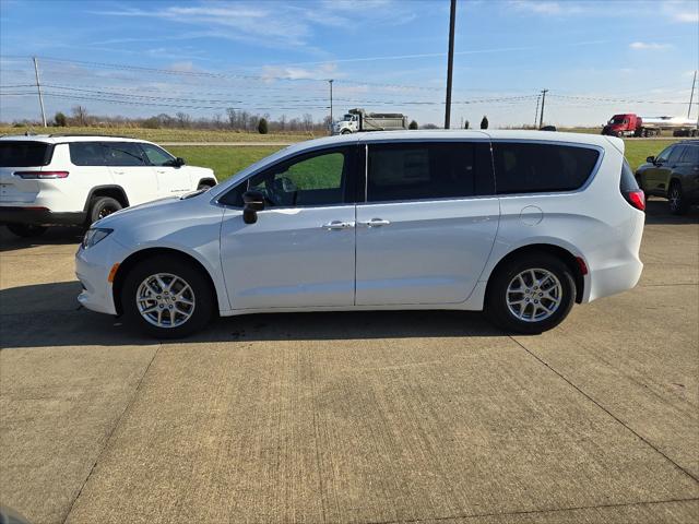 2025 Chrysler Voyager VOYAGER