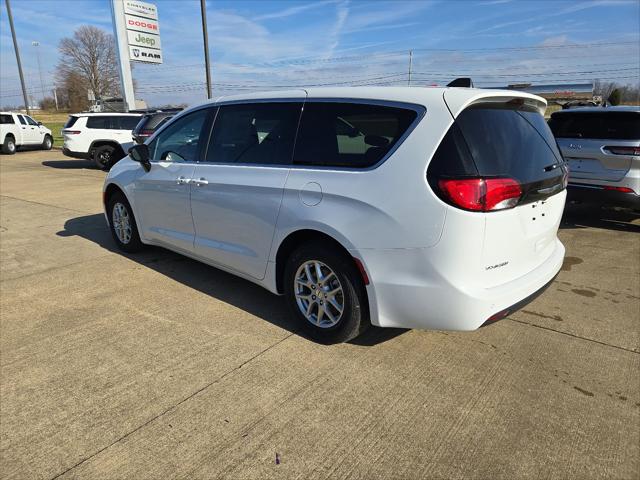 2025 Chrysler Voyager VOYAGER