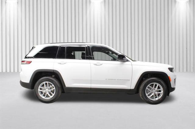 2025 Jeep Grand Cherokee GRAND CHEROKEE LAREDO X 4X4