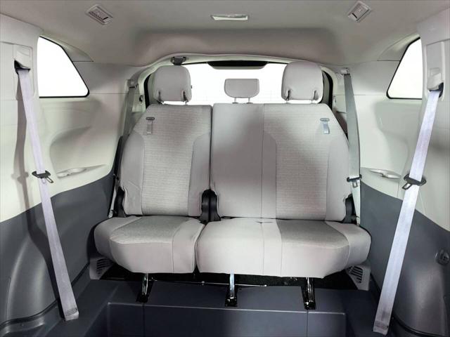 2023 Toyota Sienna LE