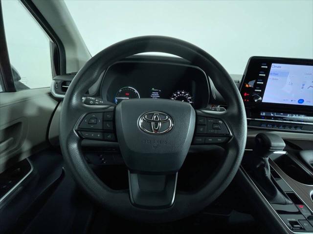 2023 Toyota Sienna LE