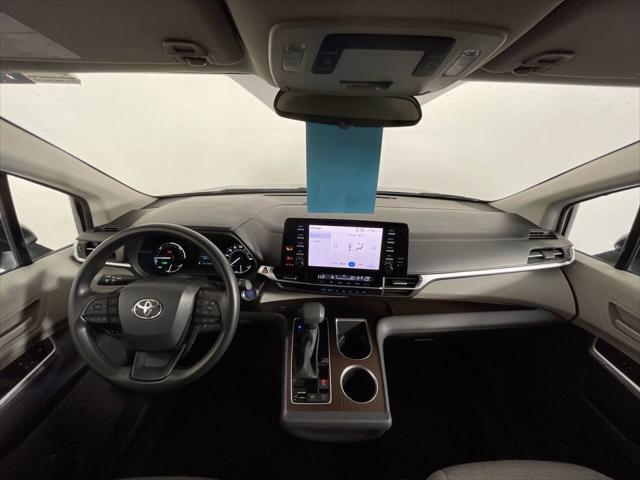 2023 Toyota Sienna LE