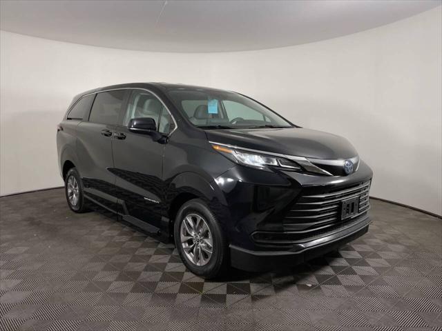2023 Toyota Sienna LE