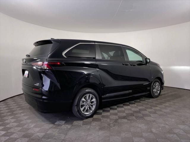 2023 Toyota Sienna LE