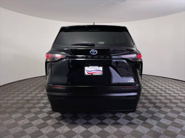 2023 Toyota Sienna LE