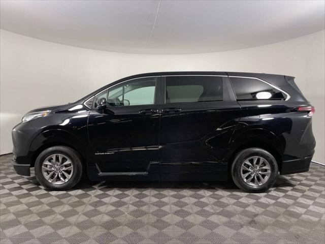 2023 Toyota Sienna LE