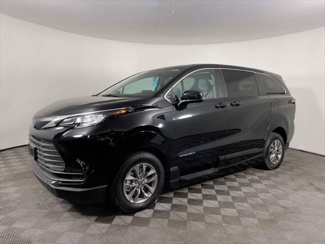 2023 Toyota Sienna LE