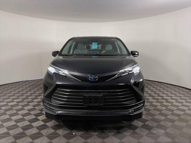 2023 Toyota Sienna LE