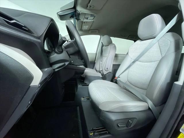 2023 Toyota Sienna LE