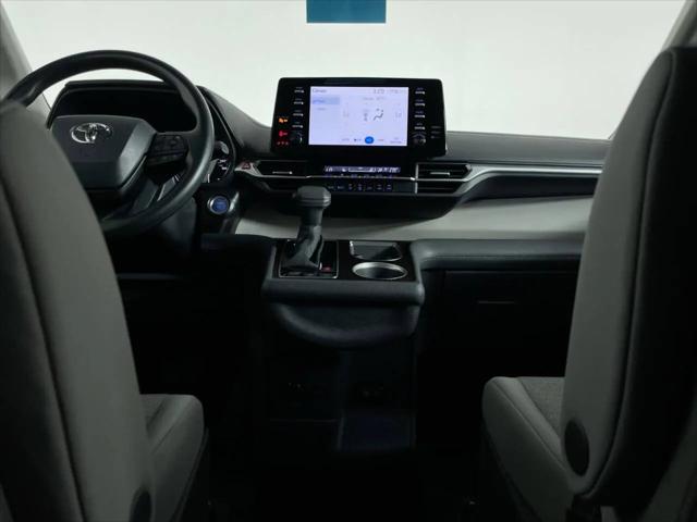 2023 Toyota Sienna LE
