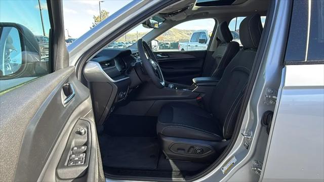 2024 Jeep Grand Cherokee L Laredo X 4x4