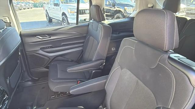 2024 Jeep Grand Cherokee L Laredo X 4x4